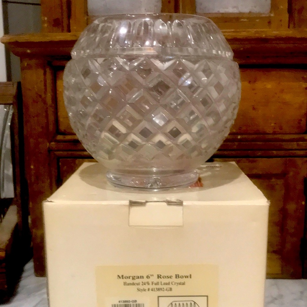 Hand cut crystal bowl Fifth Avenue LTD